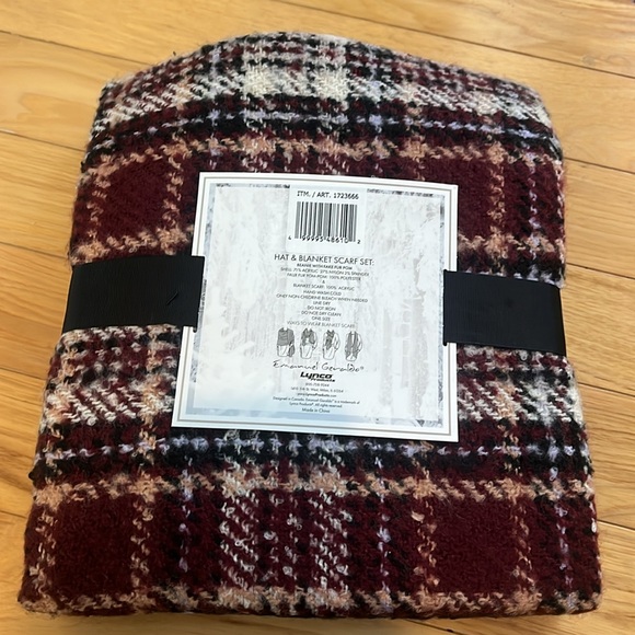 NWT hat and scarf set - Picture 2 of 2